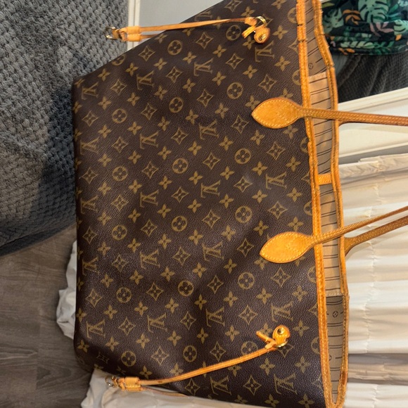 Louis Vuitton Neverfull GM Tote Bag - Picture 12 of 14